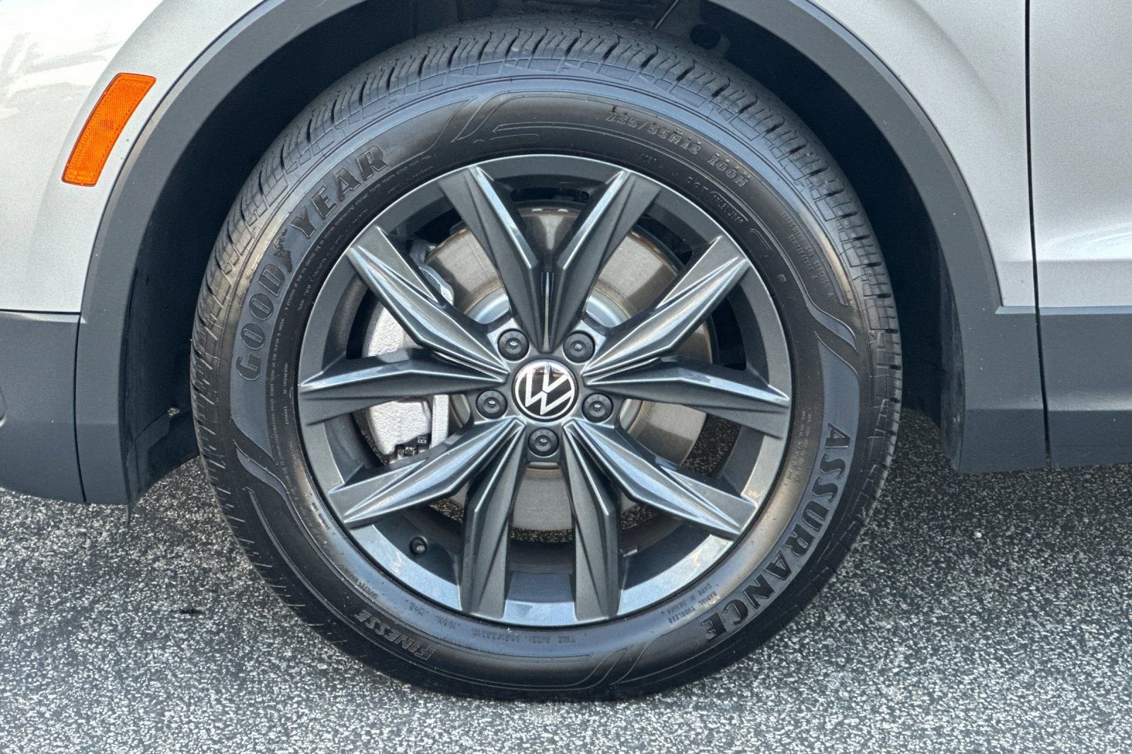 2024 Volkswagen Tiguan 2.0T SE