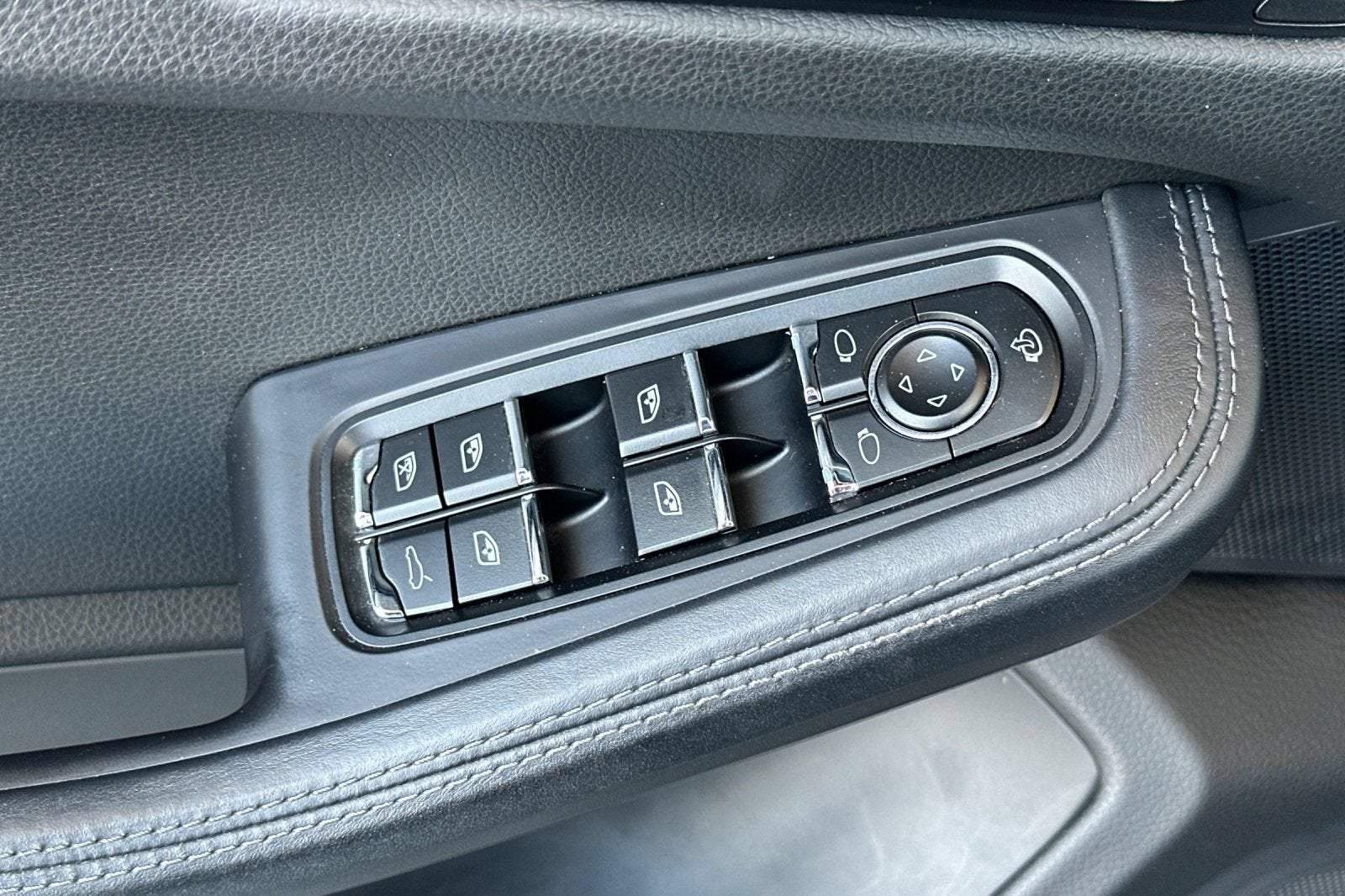 2024 Porsche Macan Base - Photo 12