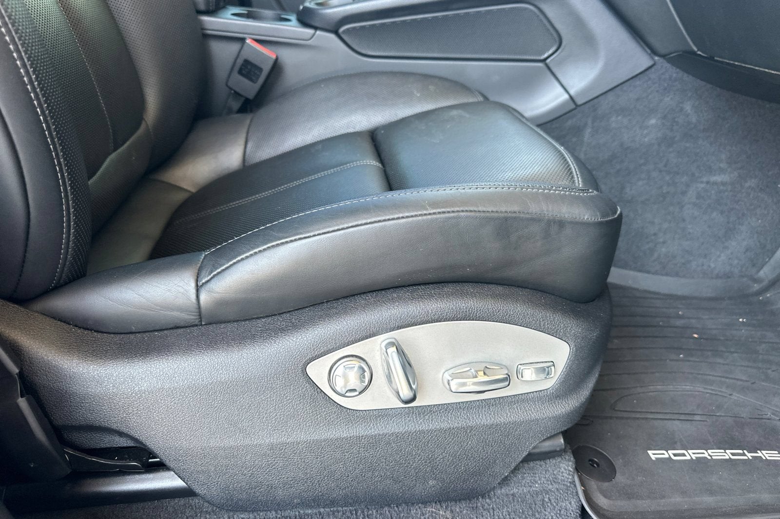 2024 Porsche Macan Base - Photo 24