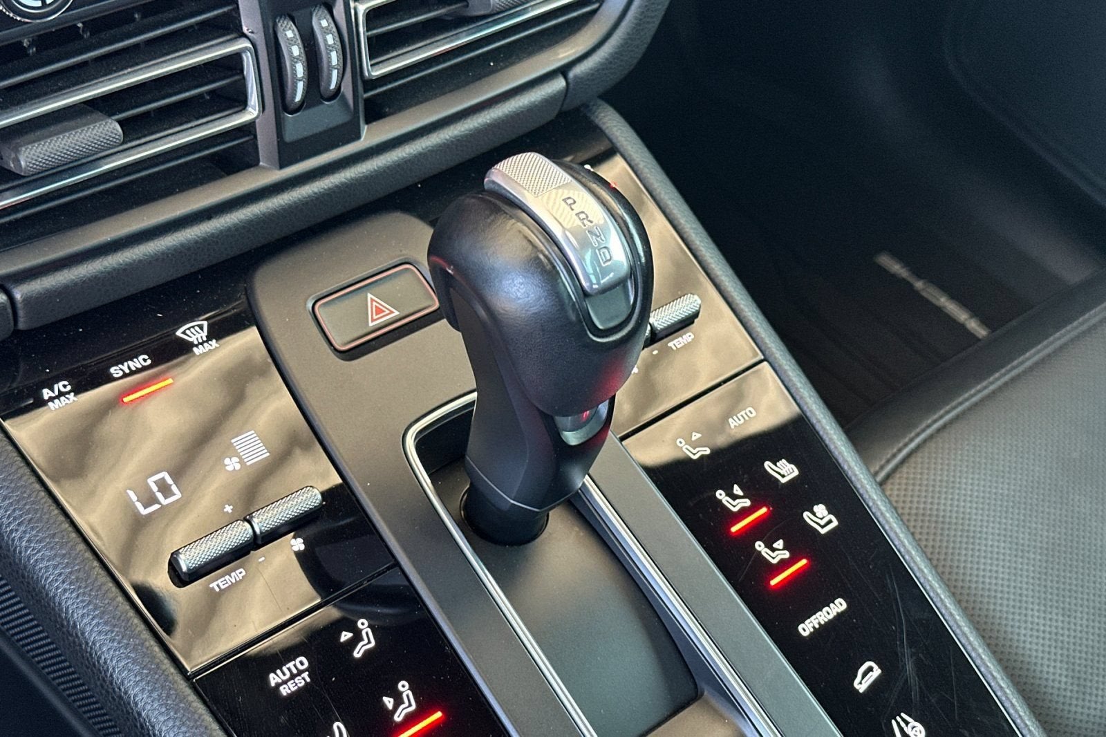 2024 Porsche Macan Base - Photo 30