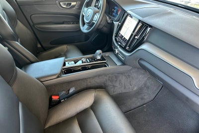 2024 Volvo XC60 Core Dark Theme