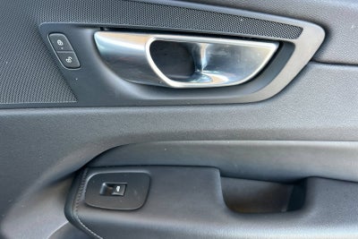 2024 Volvo XC60 Core Dark Theme