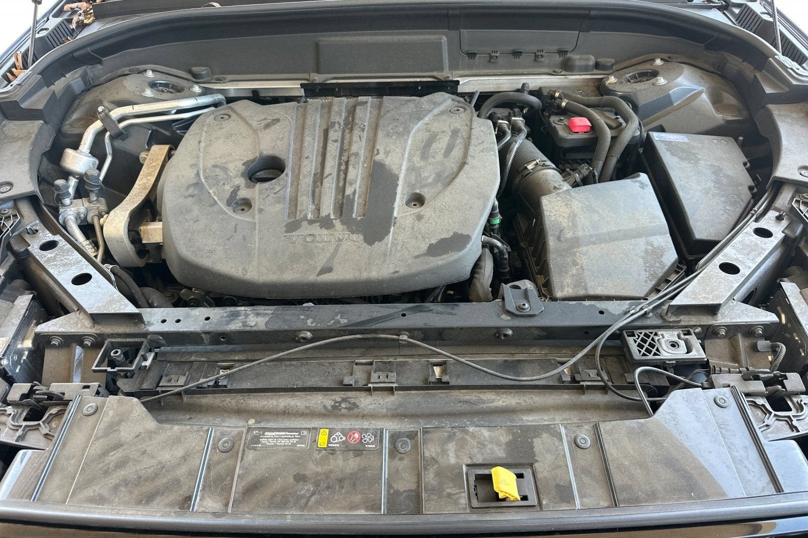 2024 Volvo XC60 Core Dark Theme