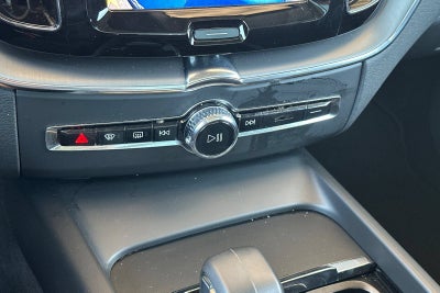 2024 Volvo XC60 Core Dark Theme
