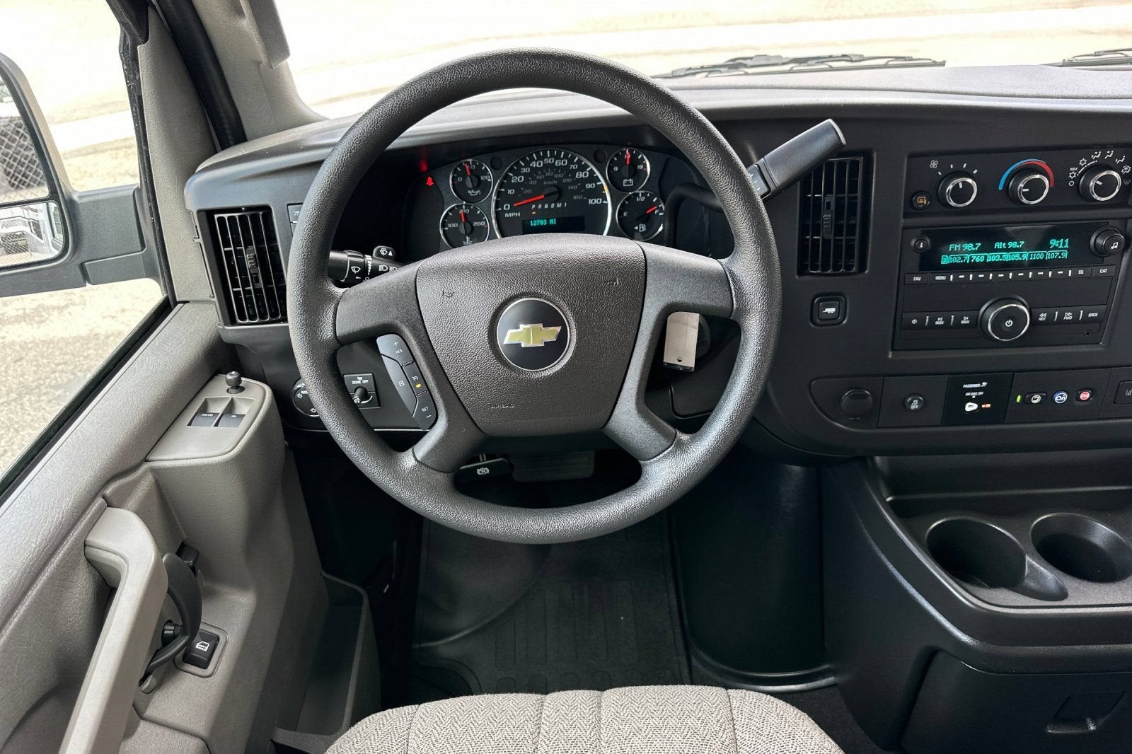 2025 Chevrolet Express Passenger 1LT