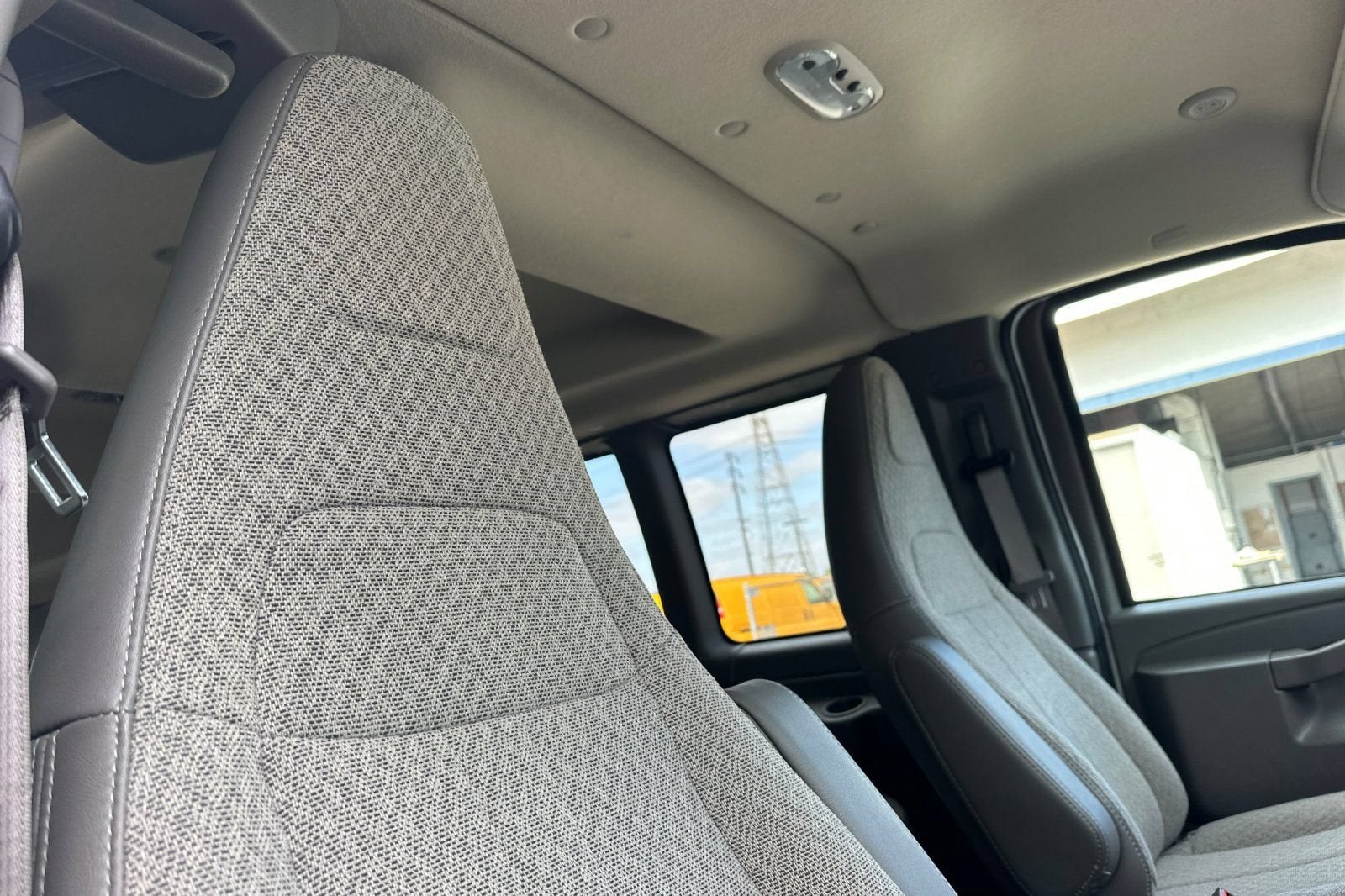 2025 Chevrolet Express Passenger 1LT