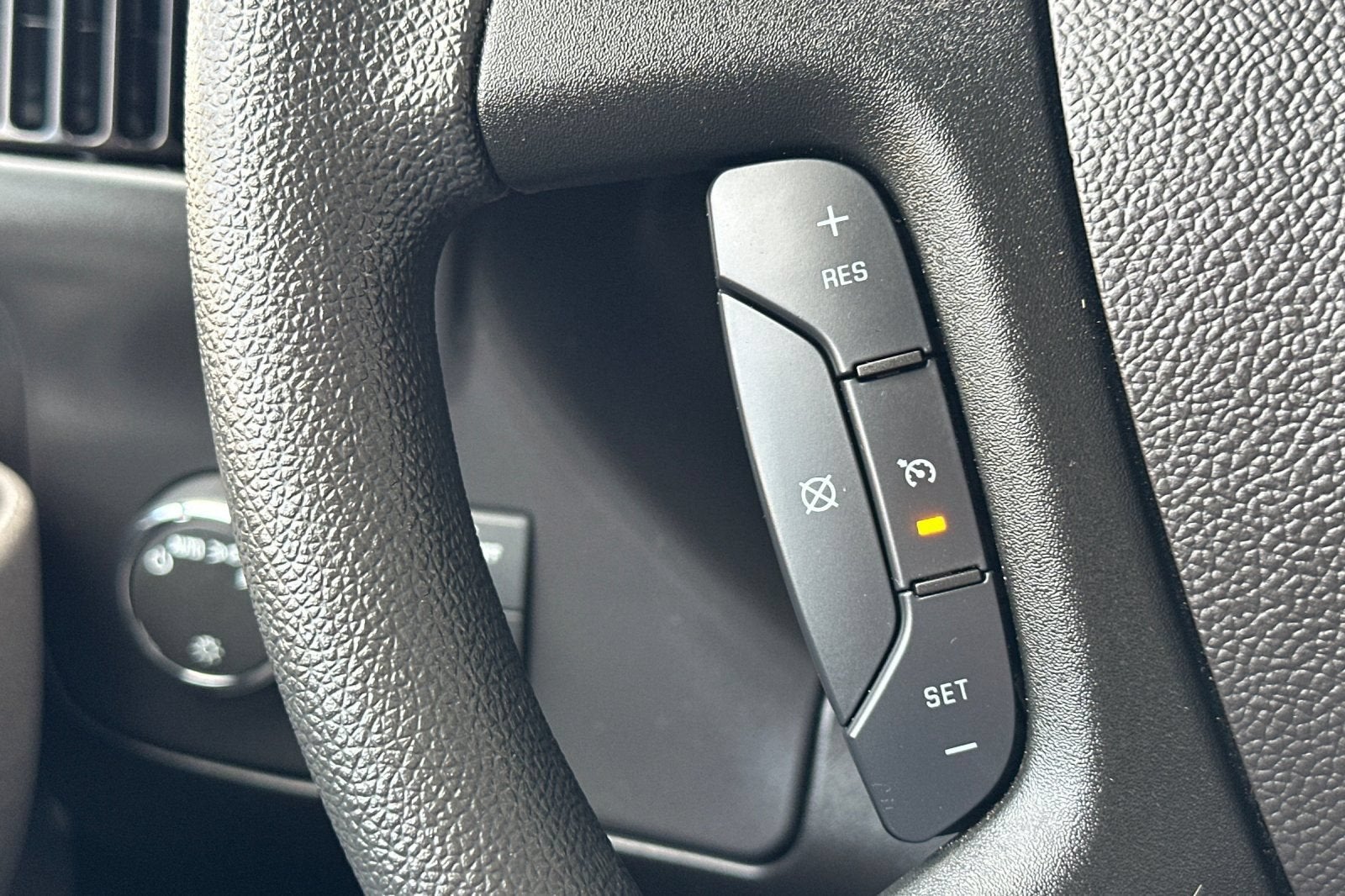 2025 Chevrolet Express Passenger 1LT
