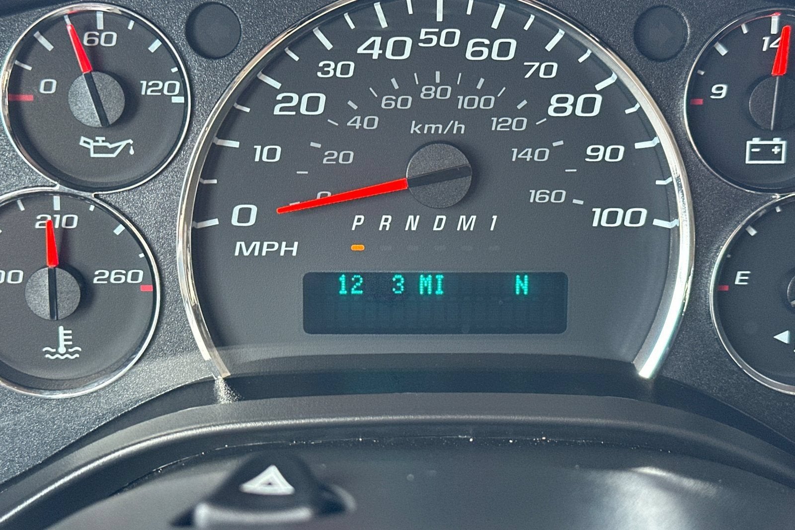 2025 Chevrolet Express Passenger 1LT