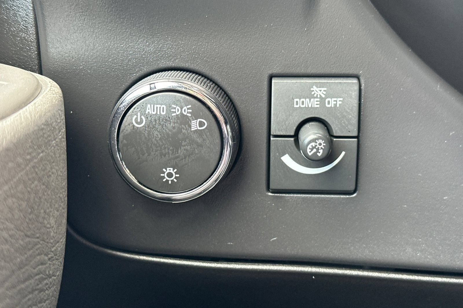 2025 Chevrolet Express Passenger 1LT