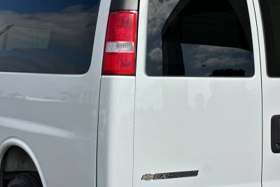 2025 Chevrolet Express Passenger 1LT