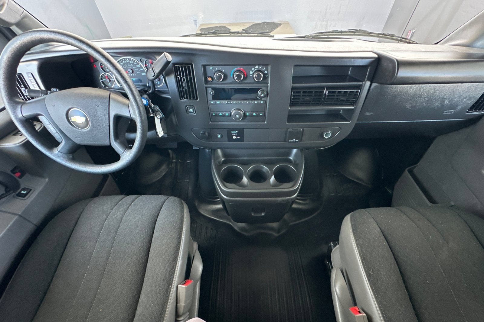 2025 Chevrolet Express Cargo WT