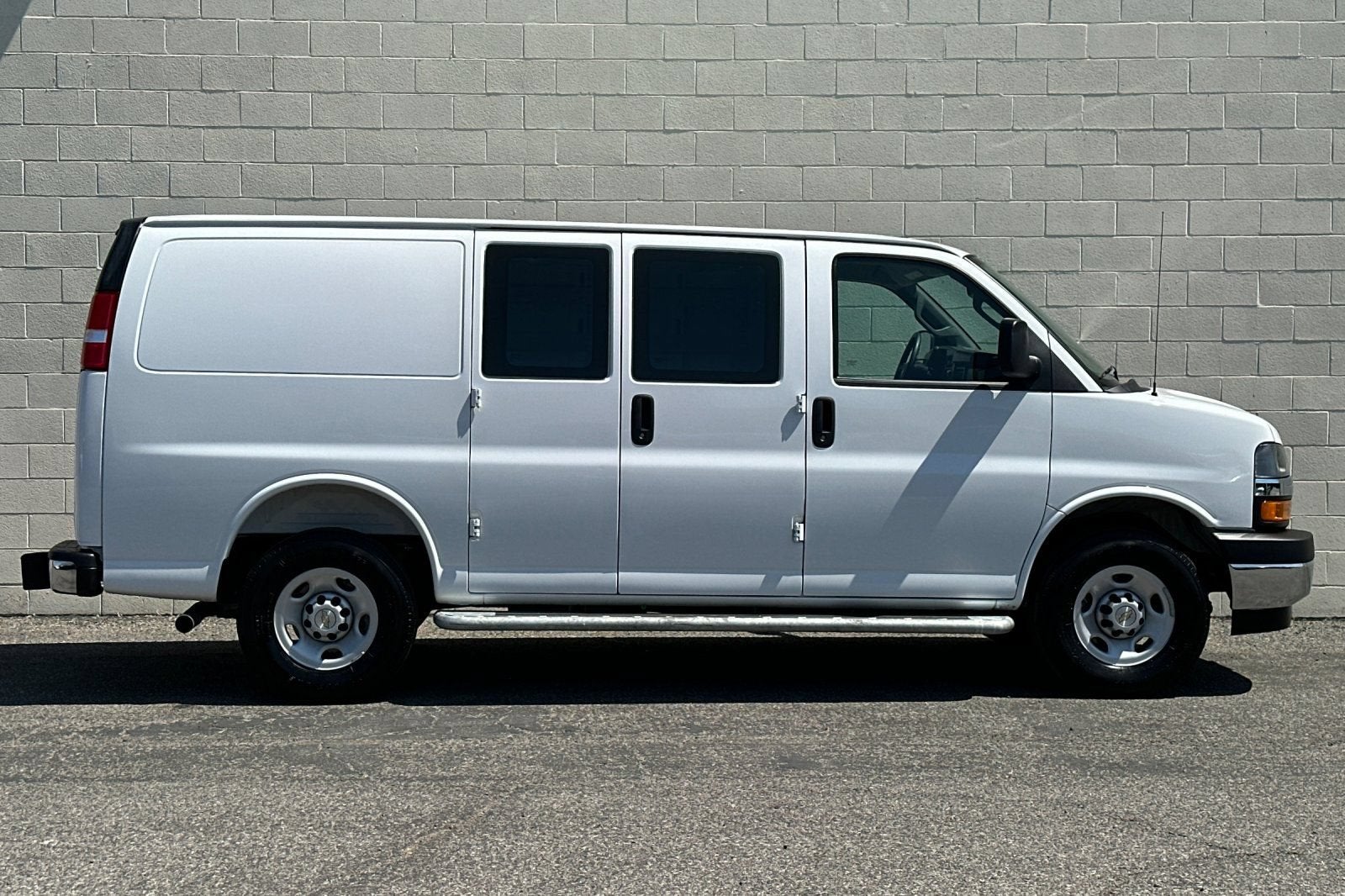 2025 Chevrolet Express Cargo WT