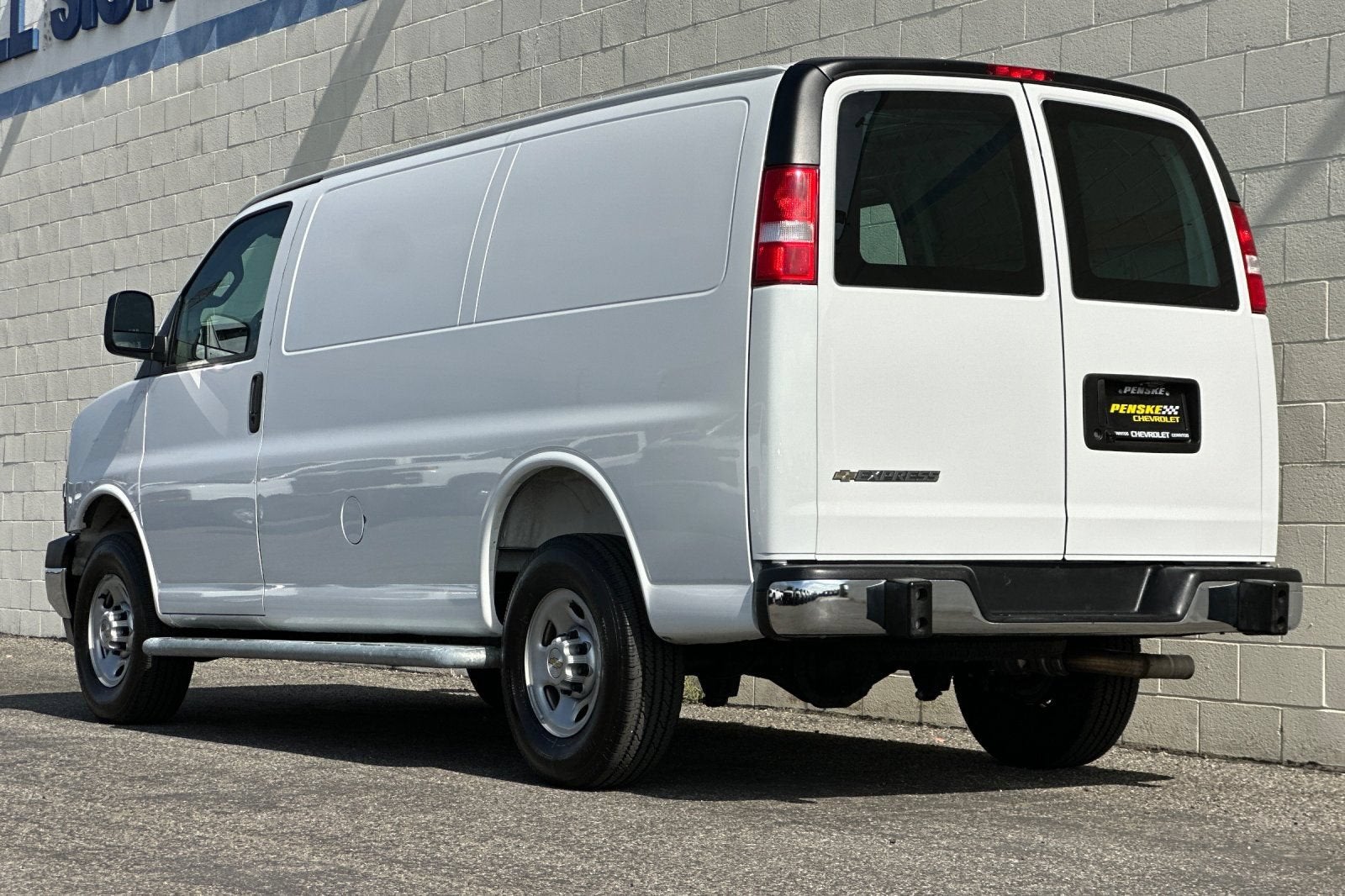 2025 Chevrolet Express Cargo WT