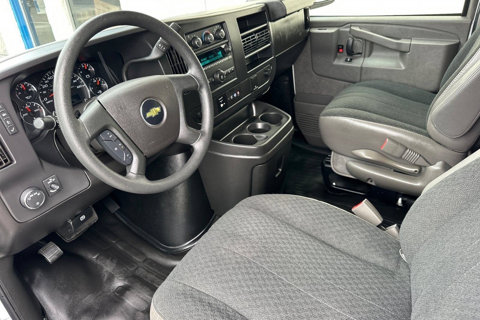 2025 Chevrolet Express Cargo WT