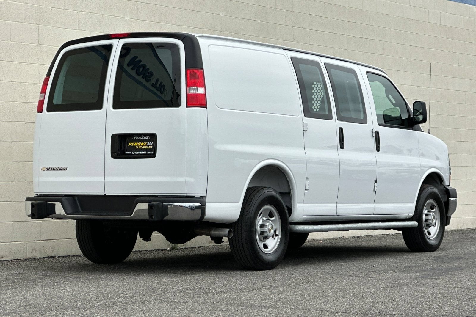 2025 Chevrolet Express Cargo WT