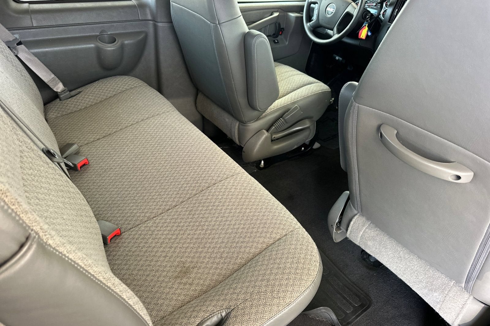 2025 GMC Savana Passenger LT