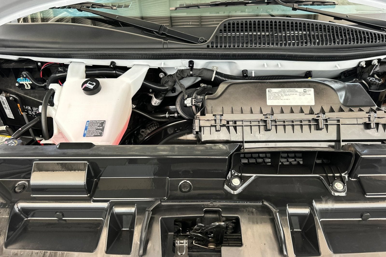 2025 GMC Savana Passenger LT