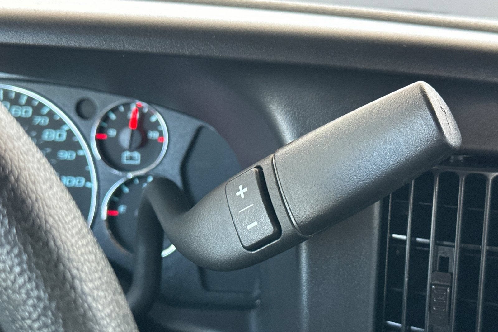 2025 GMC Savana Passenger LT