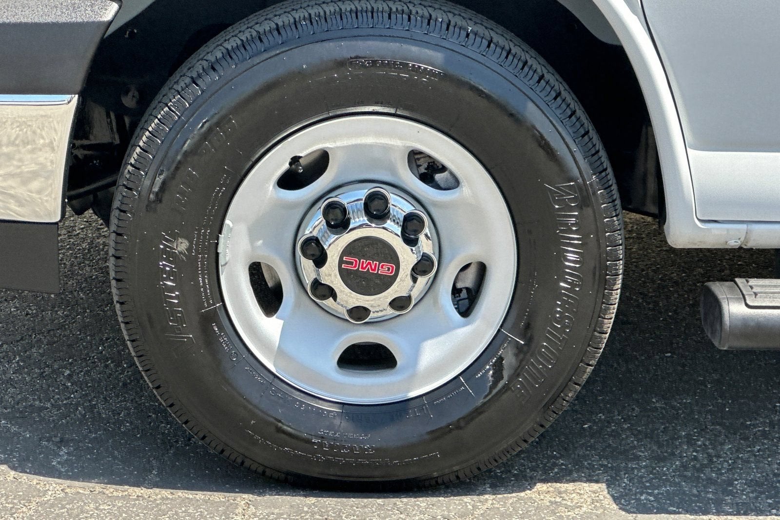 2025 GMC Savana Passenger LT