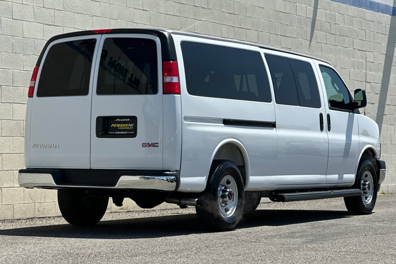 2025 GMC Savana Passenger LT