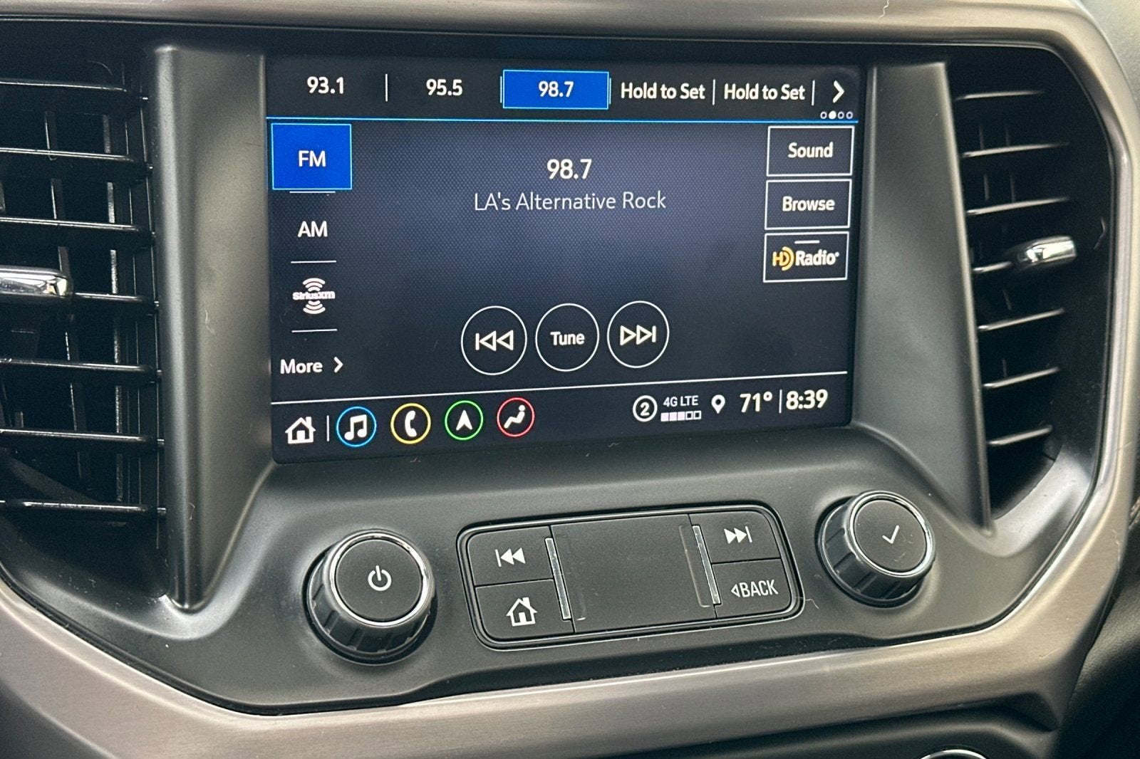 2021 GMC Acadia AT4
