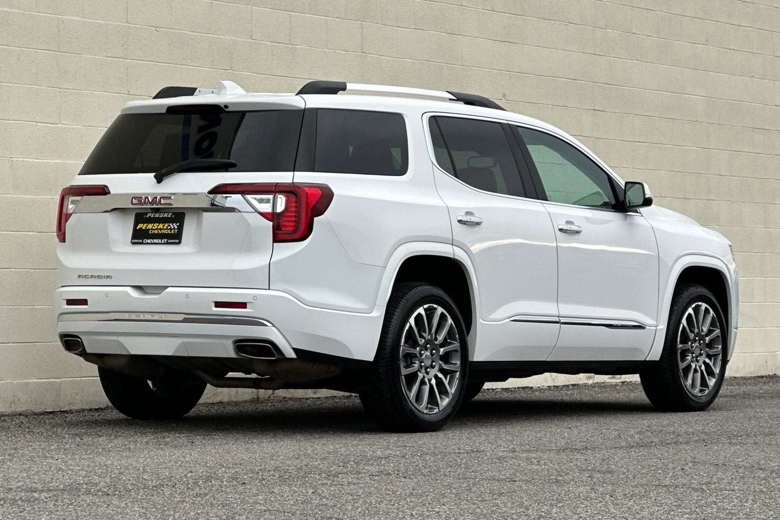 2023 GMC Acadia Denali