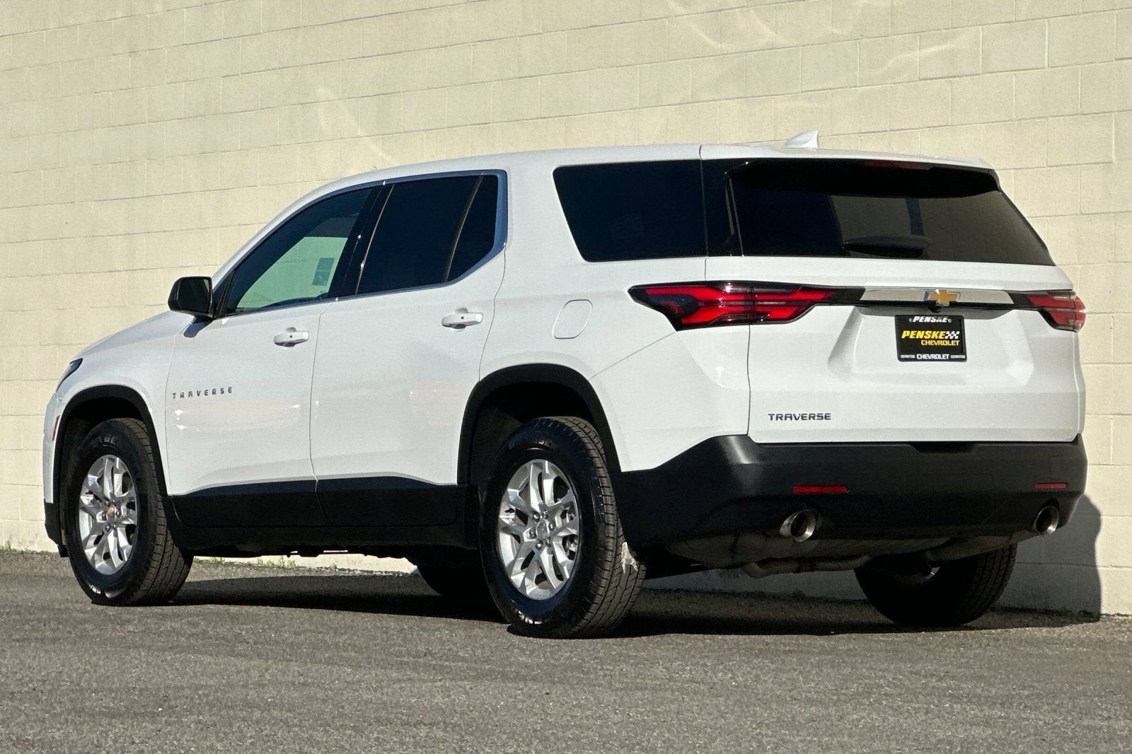 2023 Chevrolet Traverse LS