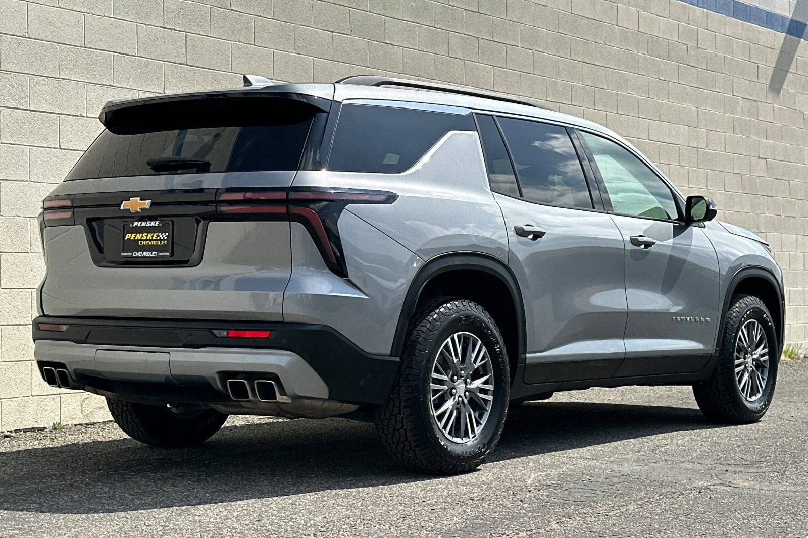 2024 Chevrolet Traverse LT