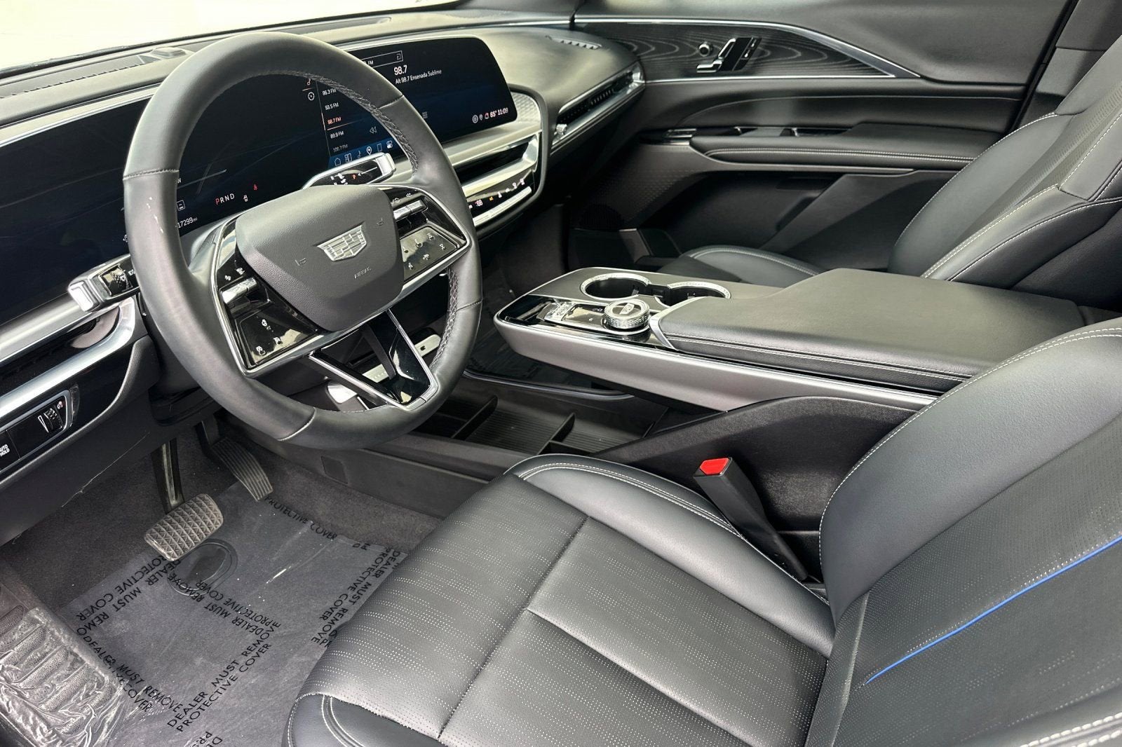 2024 Cadillac LYRIQ Luxury 1