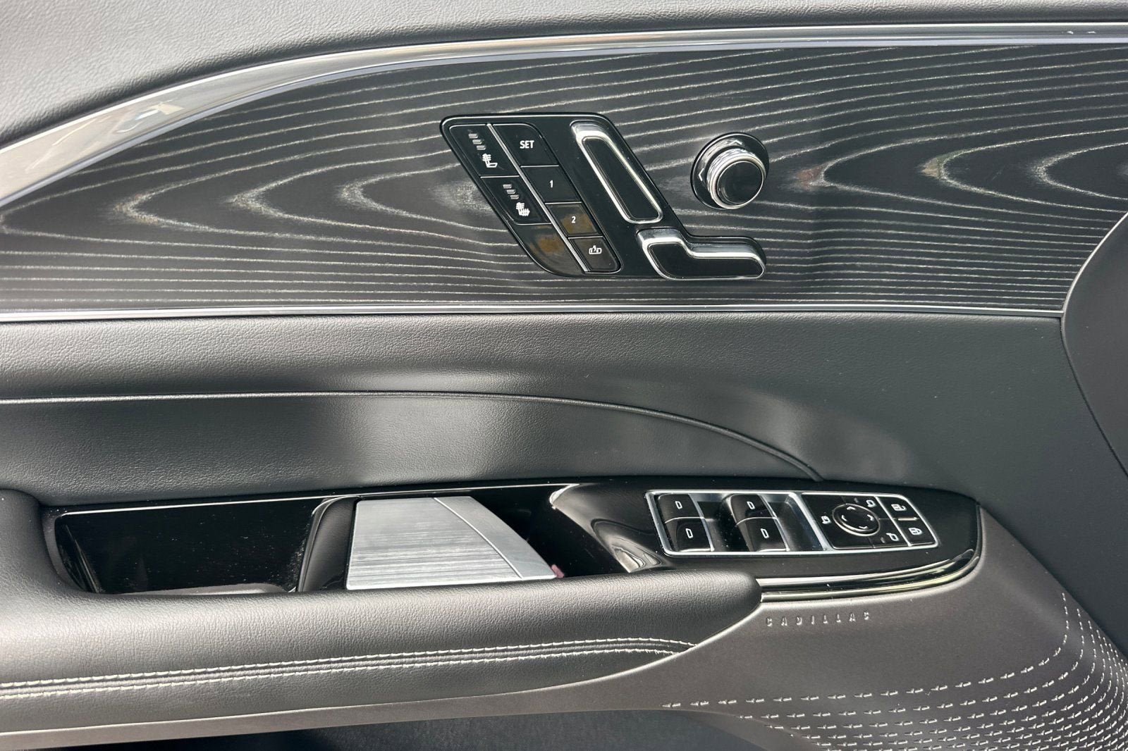 2024 Cadillac LYRIQ Luxury 1