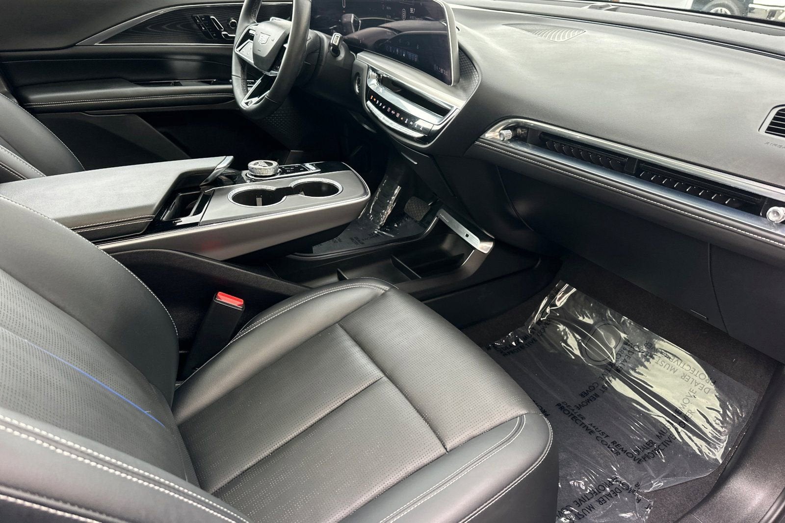 2024 Cadillac LYRIQ Luxury 1
