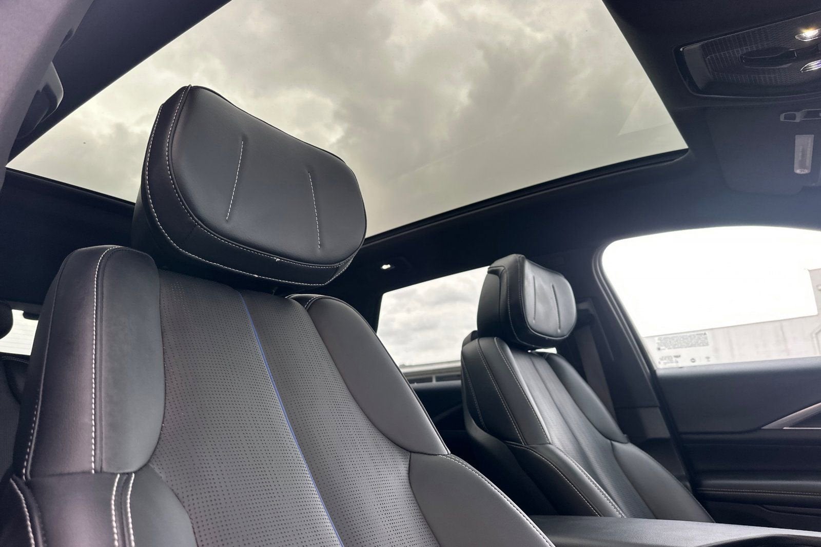 2024 Cadillac LYRIQ Luxury 1