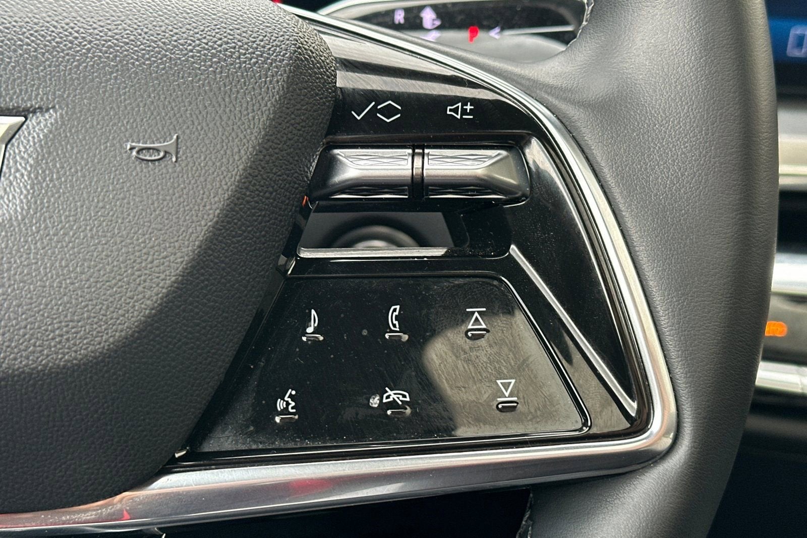2024 Cadillac LYRIQ Luxury 1