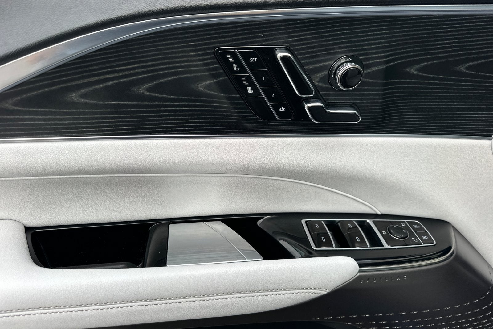 2024 Cadillac LYRIQ Luxury 1