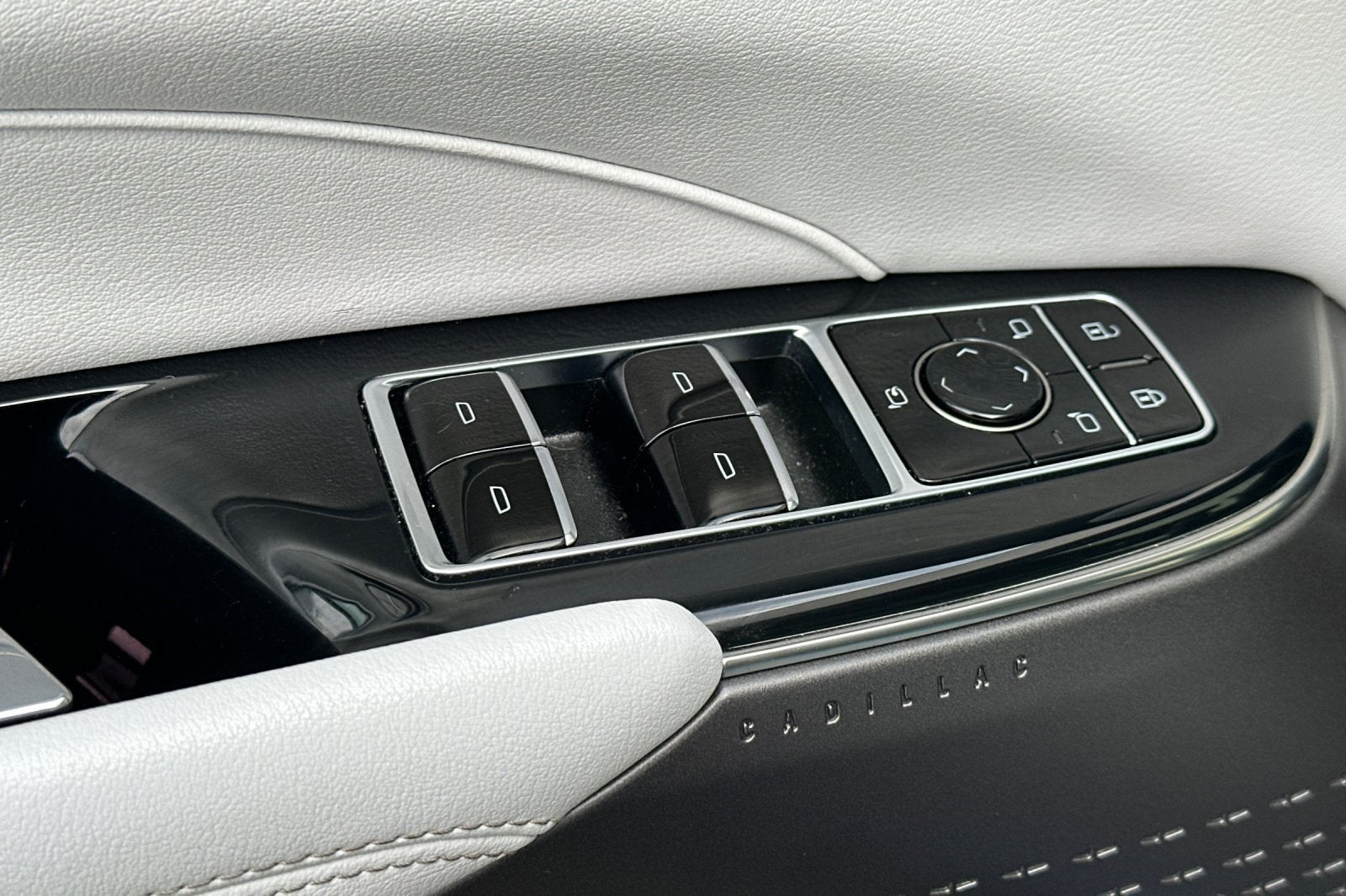 2024 Cadillac LYRIQ Luxury 1