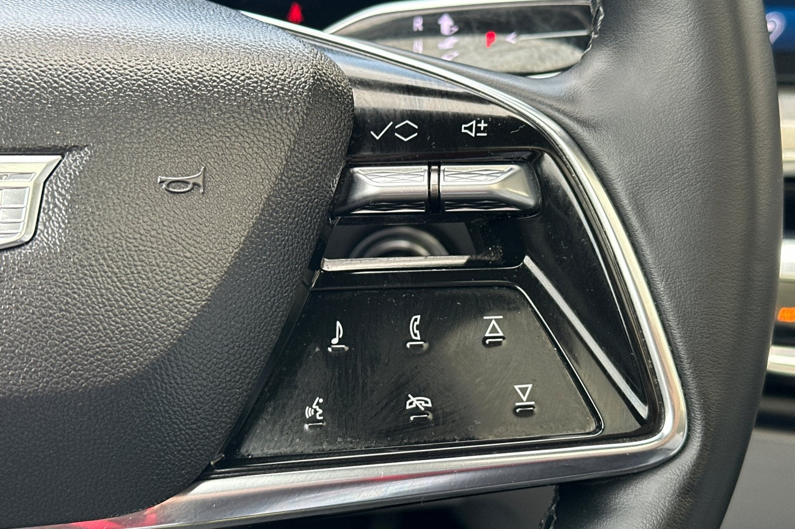 2024 Cadillac LYRIQ Luxury 1
