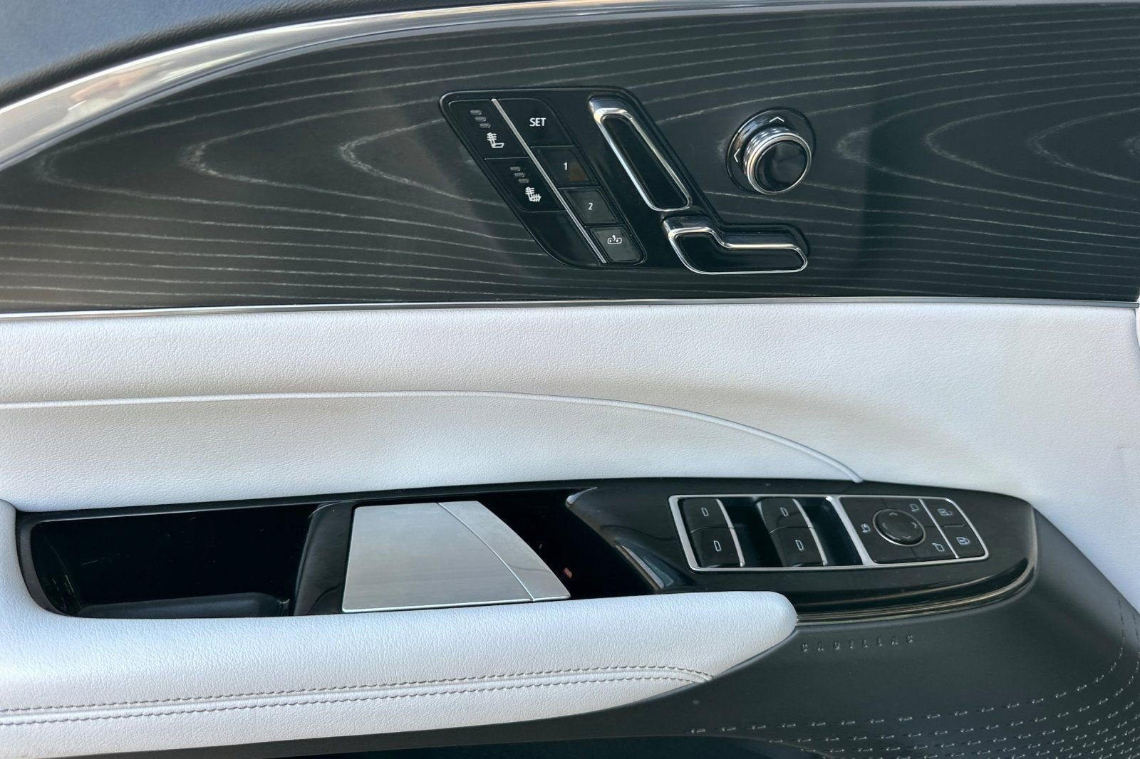 2024 Cadillac LYRIQ Luxury 1