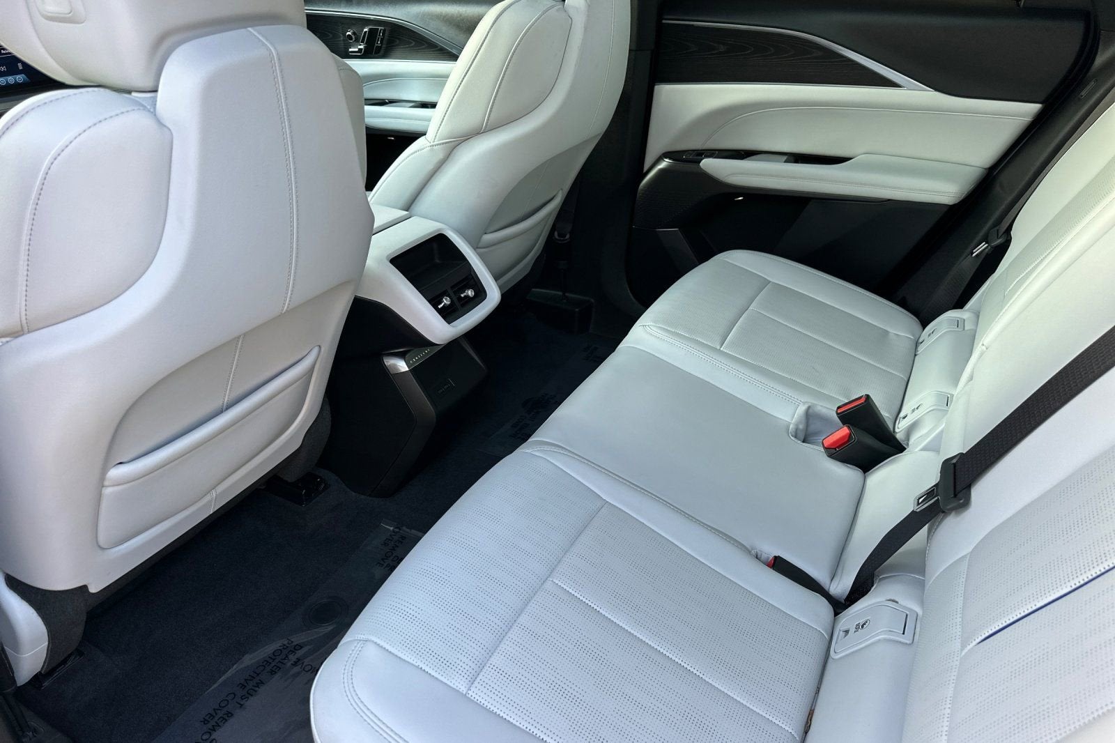 2024 Cadillac LYRIQ Luxury 1