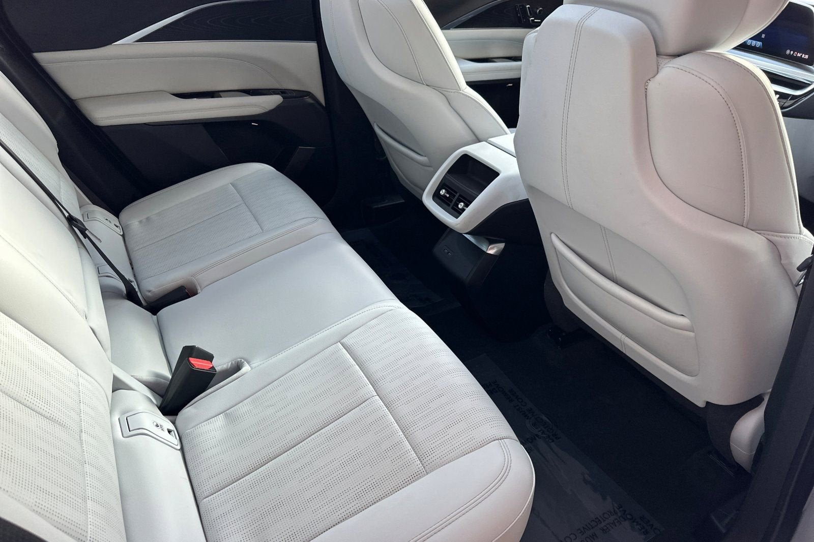 2024 Cadillac LYRIQ Luxury 1