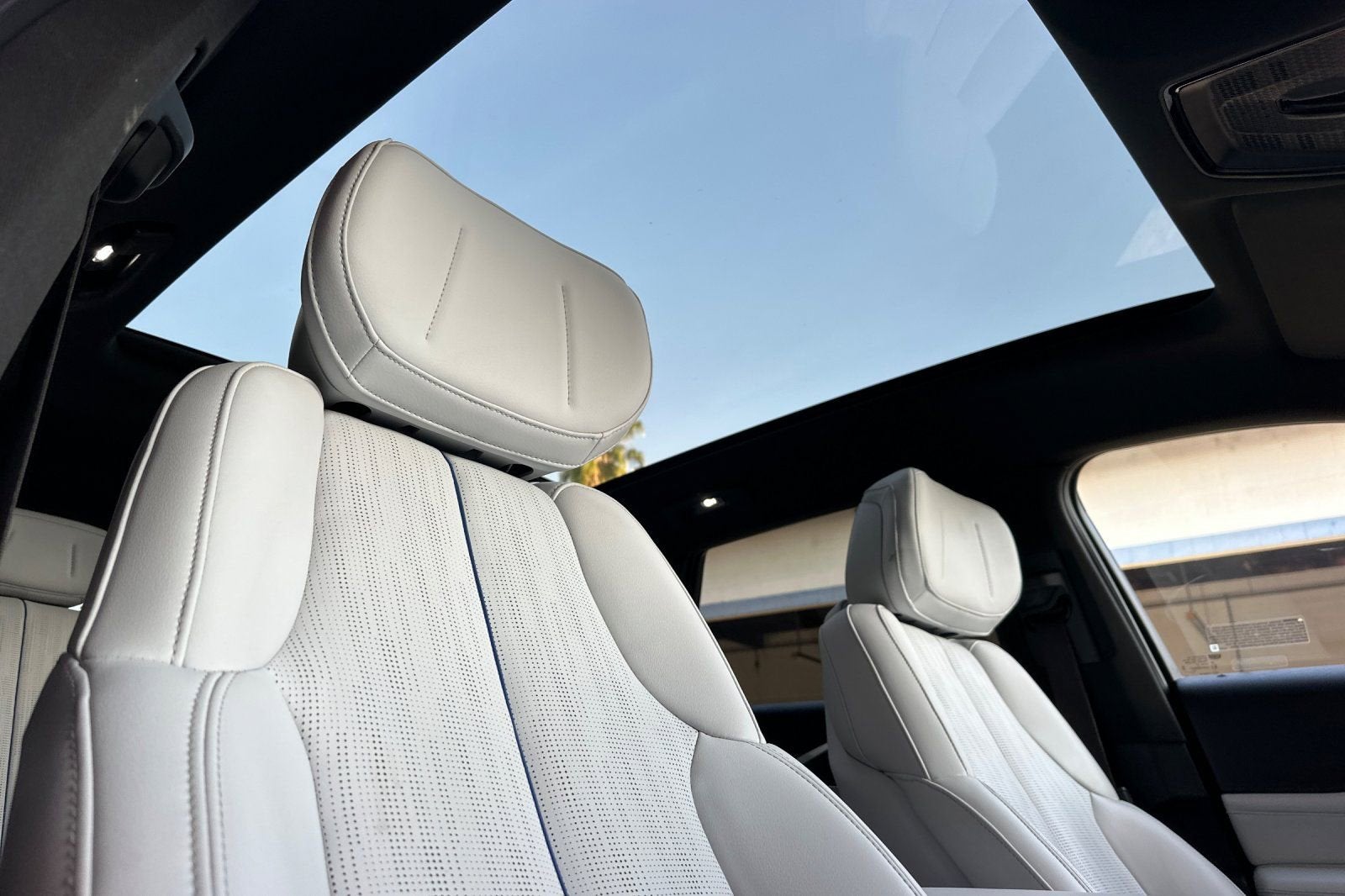 2024 Cadillac LYRIQ Luxury 1