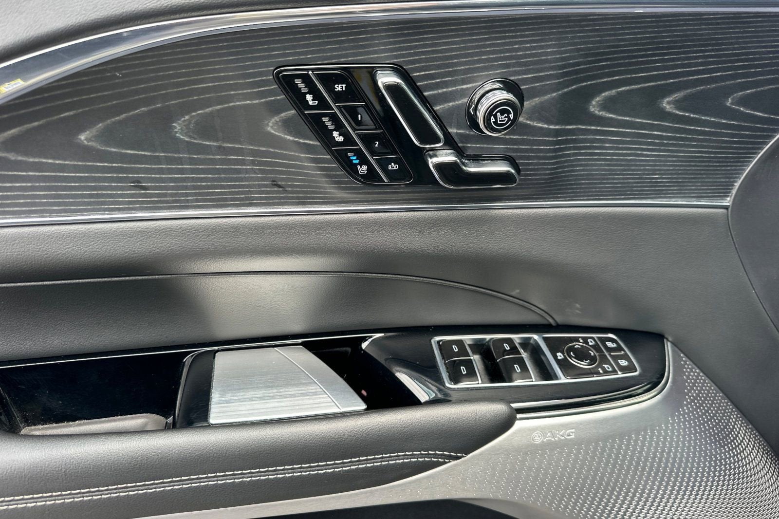 2024 Cadillac LYRIQ Sport 2