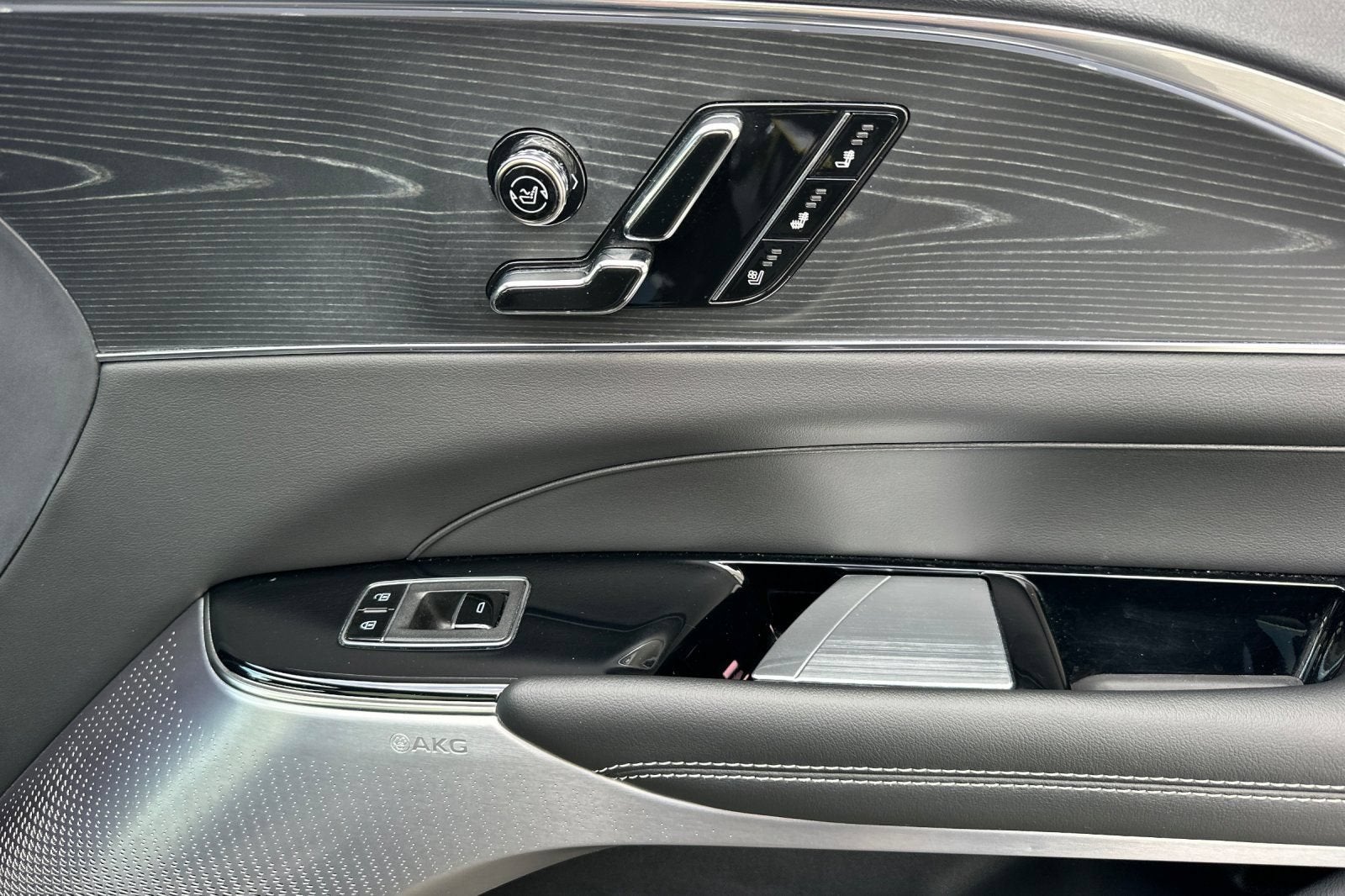 2024 Cadillac LYRIQ Sport 2