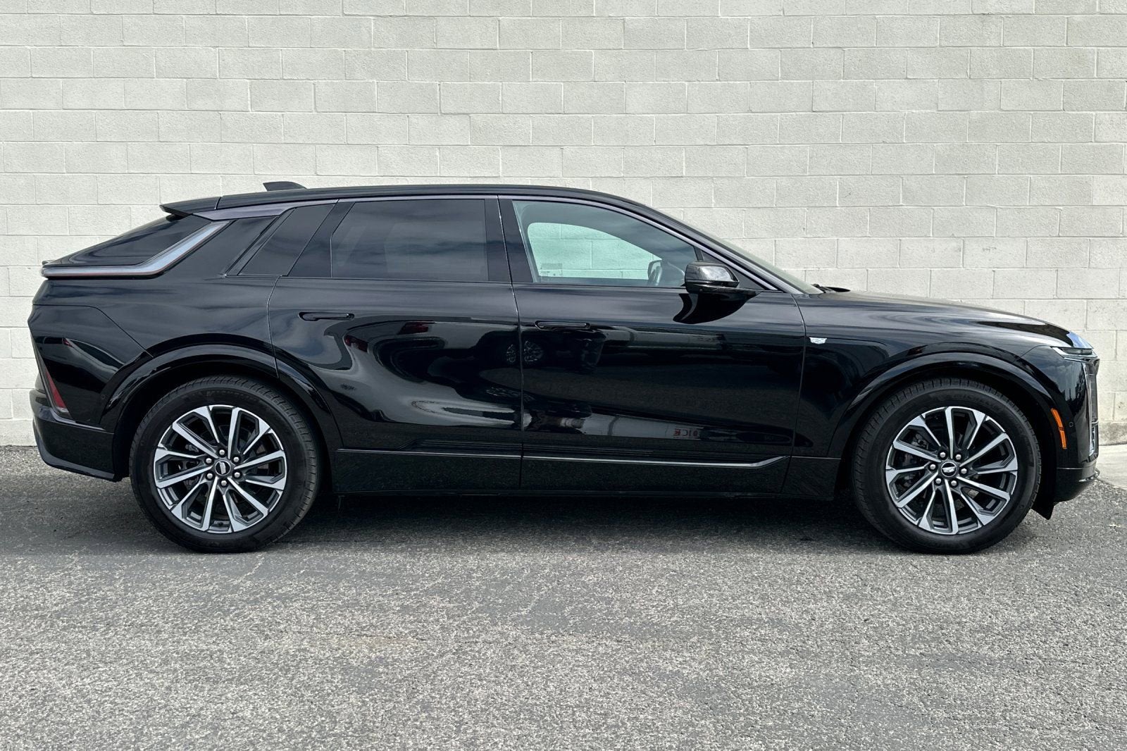 2024 Cadillac LYRIQ Sport 2