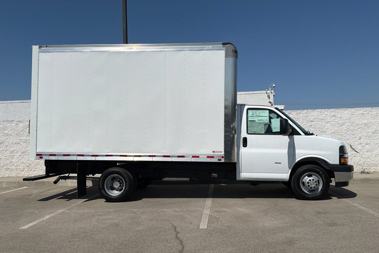2026 Chevrolet Express Cutaway 3500 1WT