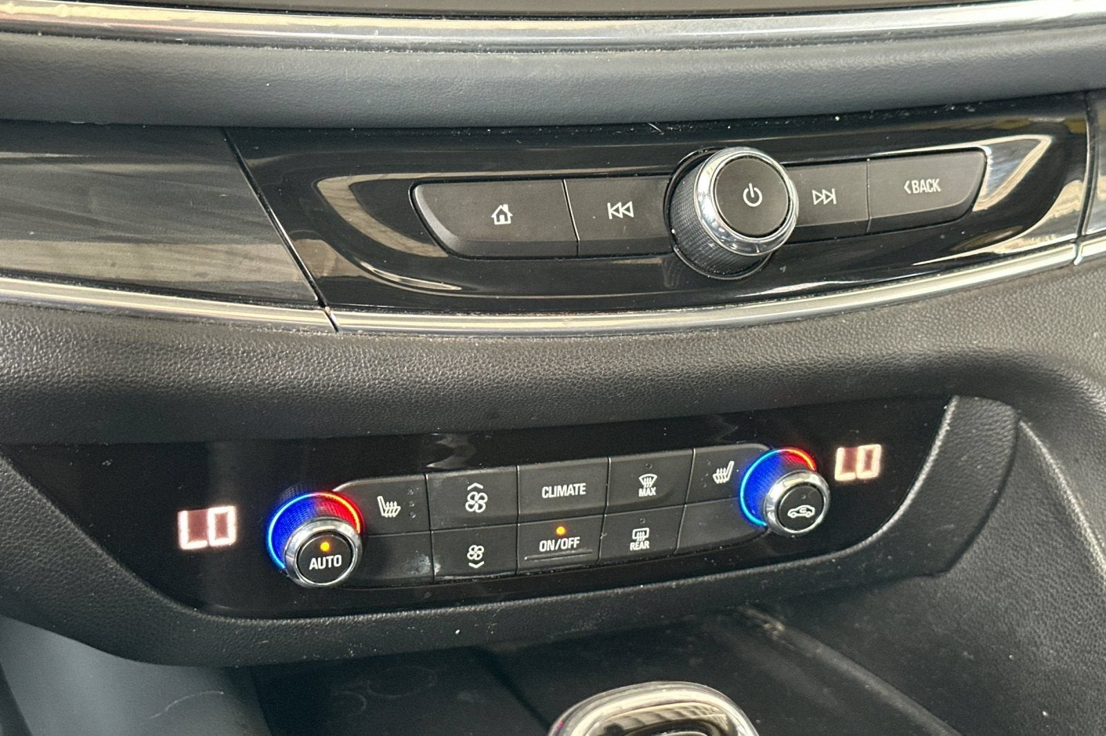 2020 Buick Enclave Essence