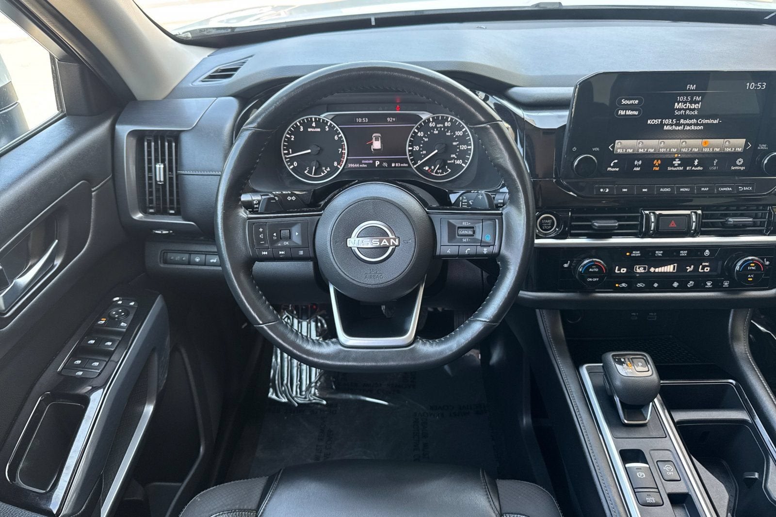 2022 Nissan Pathfinder SL
