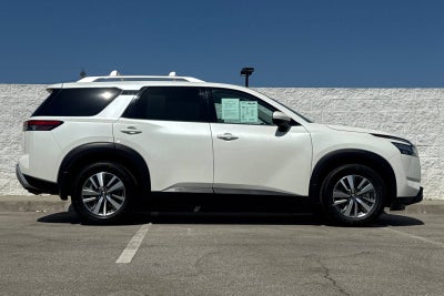 2022 Nissan Pathfinder SL