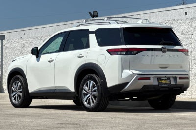 2022 Nissan Pathfinder SL