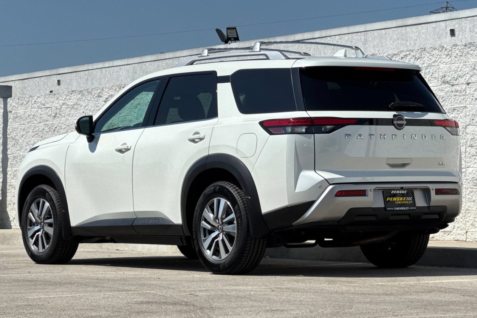 2022 Nissan Pathfinder SL