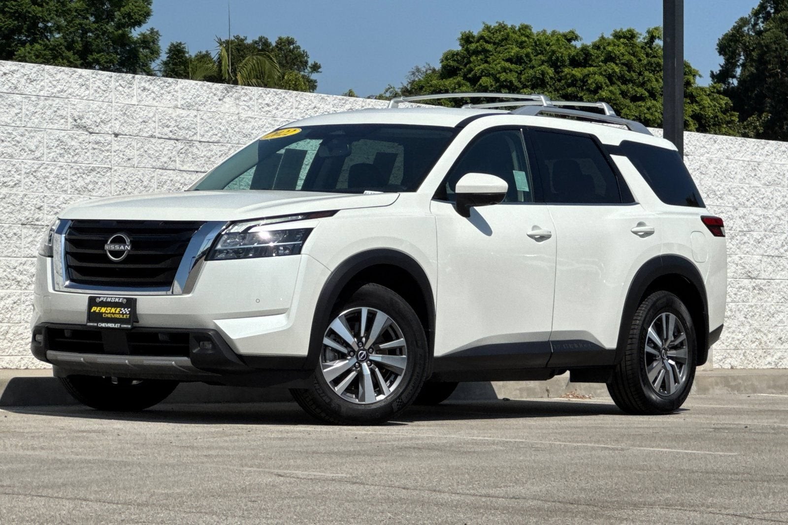 2022 Nissan Pathfinder SL